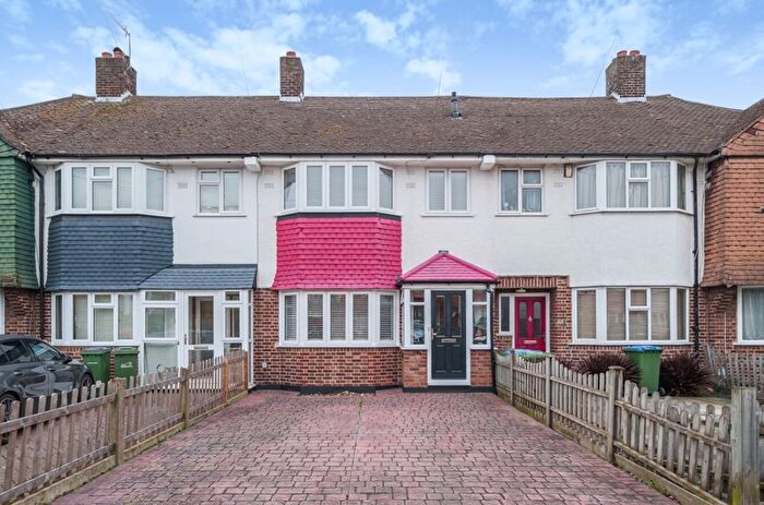 3 Bedroom Terraced House For Sale In Sparrows Lane, London, SE9