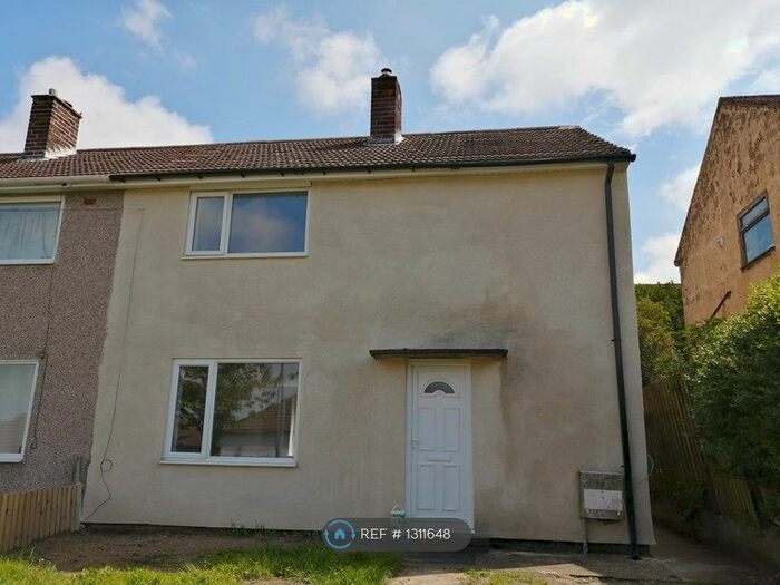 3 Bedroom Semi-Detached House To Rent In Houfton Road, Bolsover, Chesterfield S44