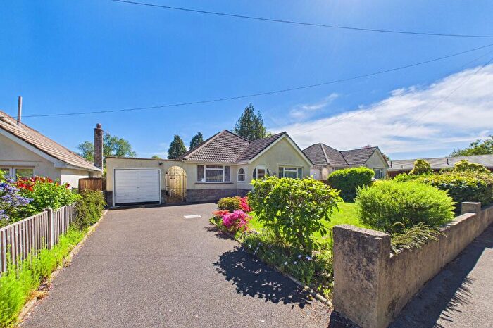 3 Bedroom Bungalow For Sale In Heysham Road, Broadstone, Dorset, BH18