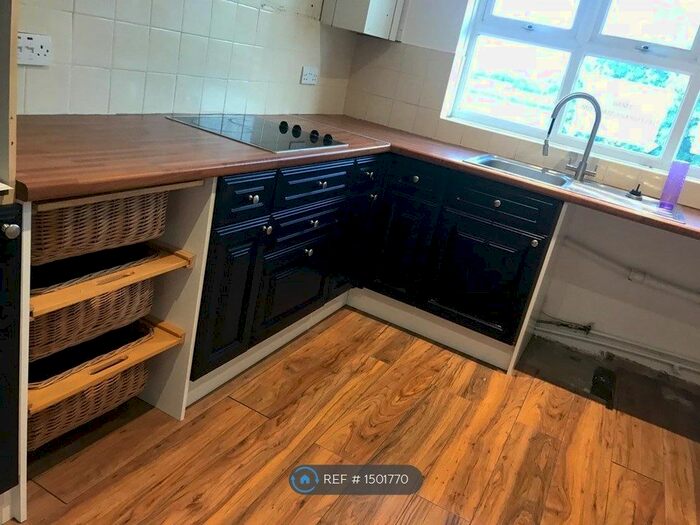 2 Bedroom Flat To Rent In Crouch Street, Basildon, SS15