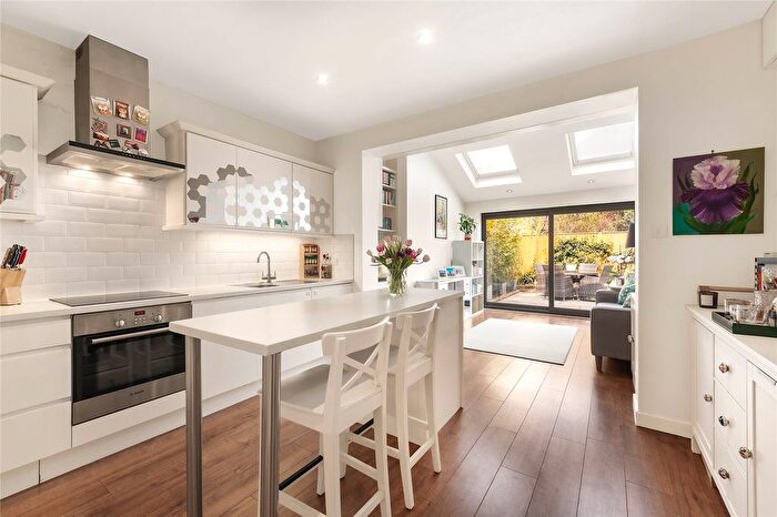 2 Bedroom Flat For Sale In Reform Street, London, SW11