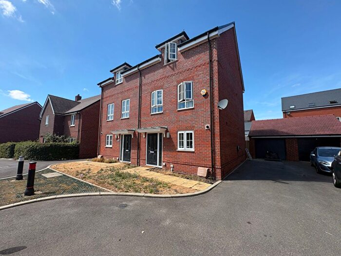 3 Bedroom Town House For Sale In Kingsman Drive, Botley, SO32