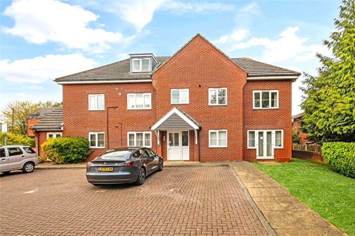 2 Bedroom Apartment For Sale In St. Francis Close, Crowthorne, Berkshire, RG45