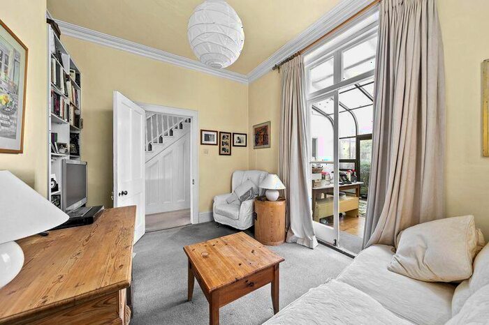 4 Bedroom Detached House For Sale In Lower Teddington Road, Hampton Wick, KT1