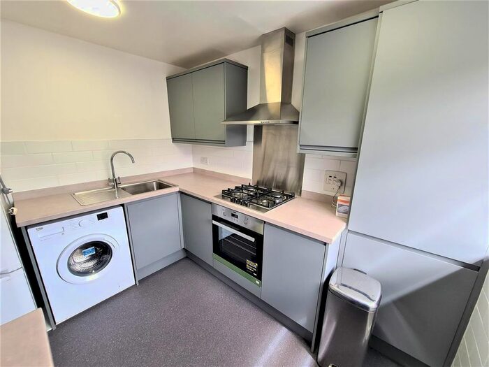 1 Bedroom Flat To Rent In Gumley Gardens, Isleworth, TW7