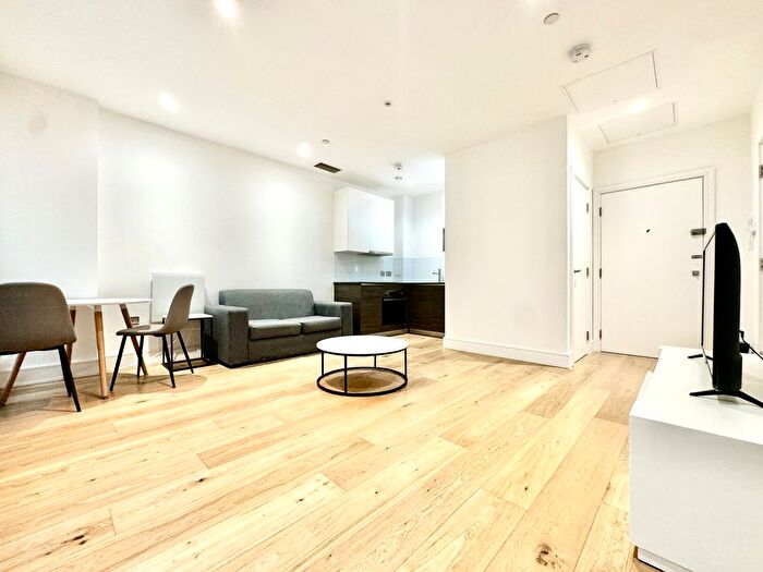 1 Bedroom Flat To Rent In Staines Road, Hounslow, TW3