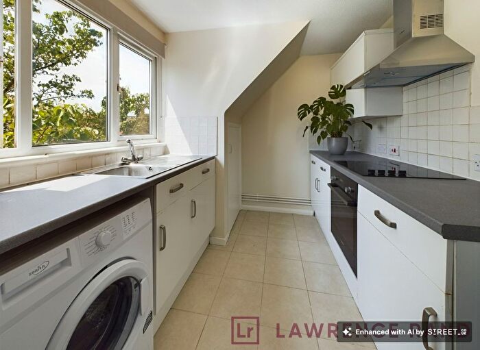 1 Bedroom Flat For Sale In Deane Avenue, Ruislip, HA4