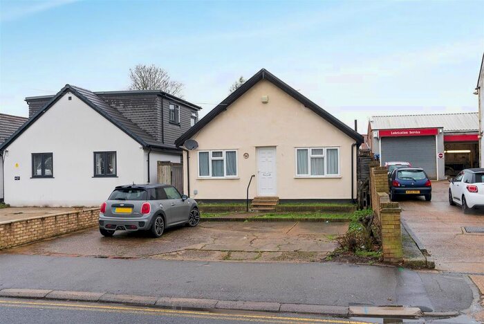 2 Bedroom Detached Bungalow To Rent In Pield Heath Road, Uxbridge, UB8