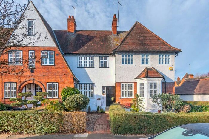 2 Bedroom Property To Rent In Ludlow Road, Pitshanger Lane, London, W5