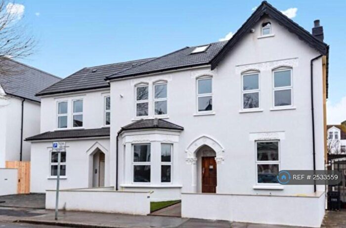 2 Bedroom Flat To Rent In Whitworth Road, London, SE25