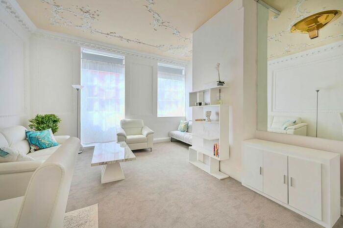 1 Bedroom Flat To Rent In High Street, Godalming, GU7