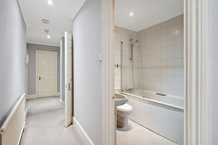 1 Bedroom Property To Rent In South Lambeth Road, London, SW8