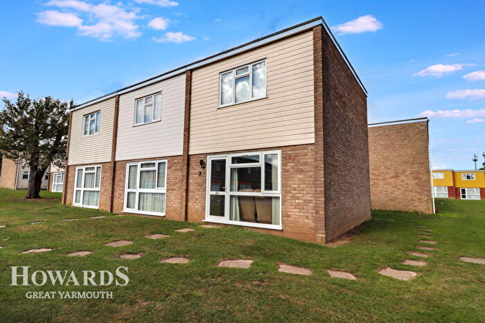 2 Bedroom Chalet For Sale In Newport Road, Hemsby, NR29