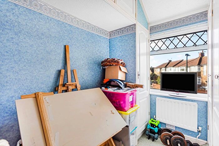 3 Bedroom Terraced House For Sale In Hall Farm Drive, Twickenham, TW2