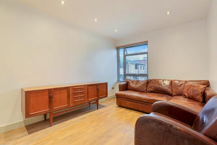 1 Bedroom Flat To Rent In Grove Lane, London, SE5