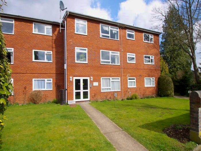 2 Bedroom Flat To Rent In Stratford Court, Park Road, Watford, WD17