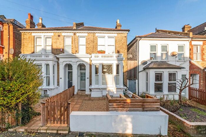 2 Bedroom Flat For Sale In Wolfington Road, West Norwood, London, SE27