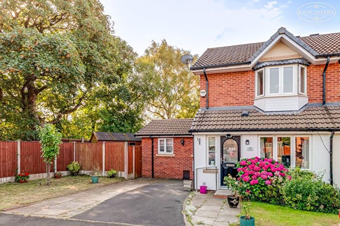 2 Bedroom Town House For Sale In Holbeck Close, Horwich, Bolton, BL6