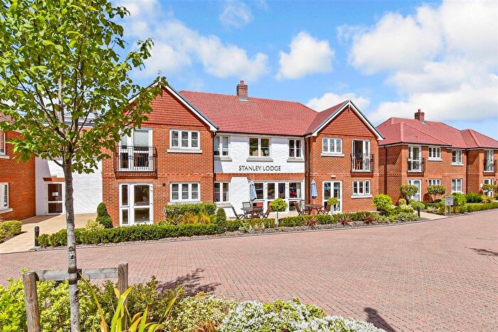 2 Bedroom Flat For Sale In Great Tattenhams, Epsom, Surrey, KT18