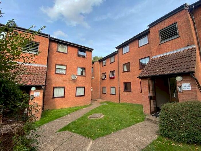 2 Bedroom Apartment To Rent In Valley Green, Hemel Hempstead, HP2