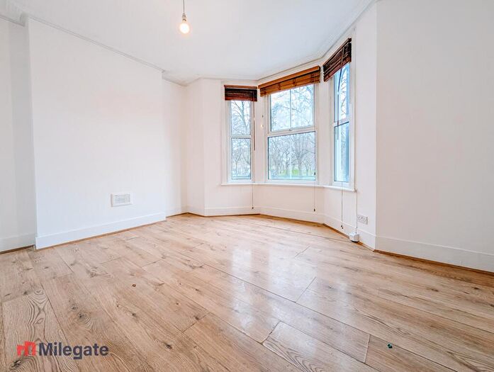 1 Bedroom Flat To Rent In Temple Dwellings, Temple Street, London, E2