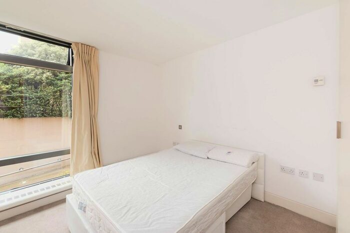 1 Bedroom Flat To Rent In Parliament View Apartments, Waterloo, London, SE1