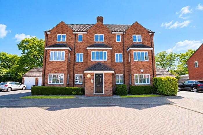 2 Bedroom Flat To Rent In Aldershaws, Shirley, Solihull, West Midlands, B90