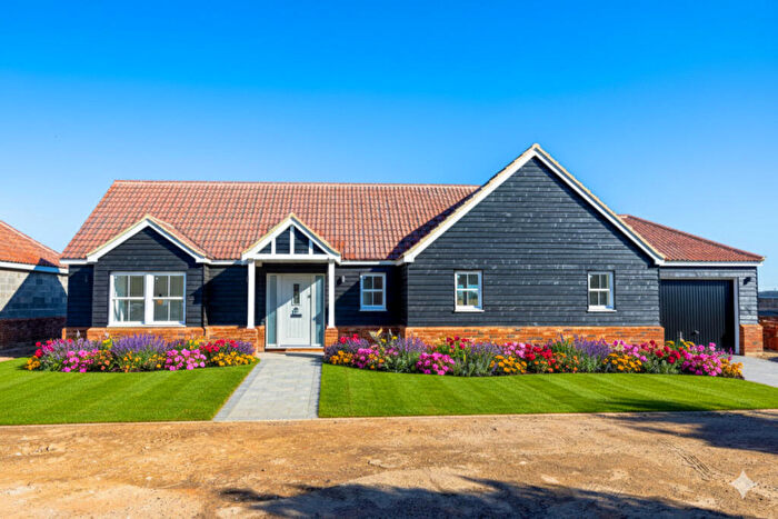 3 Bedroom Bungalow For Sale In Stewards Elm Farm Lane, Rochford, SS4