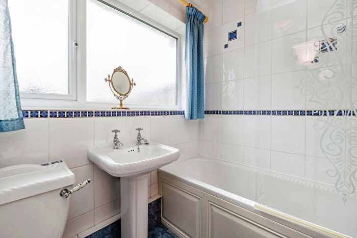 2 Bedroom Bungalow For Sale In Manor Road, North Hykeham, Lincoln, Lincolnshire, LN6