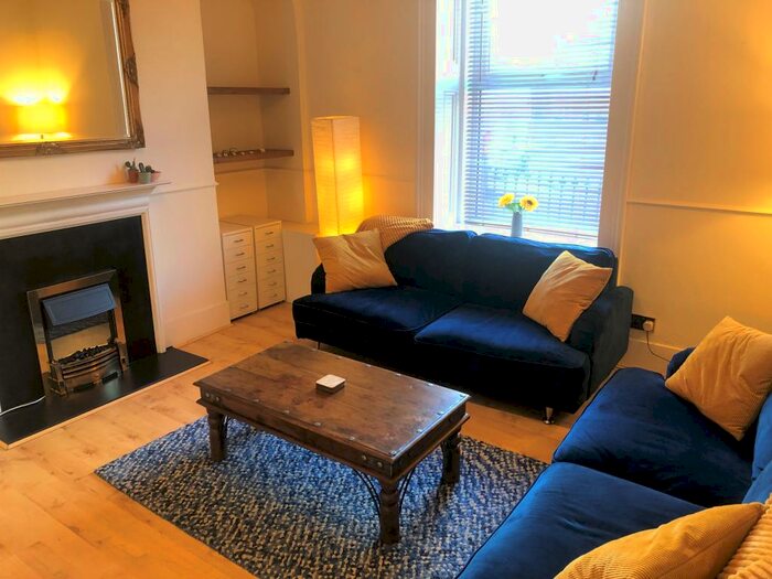 2 Bedroom Flat To Rent In Crown Street, The City Centre, Aberdeen, AB11