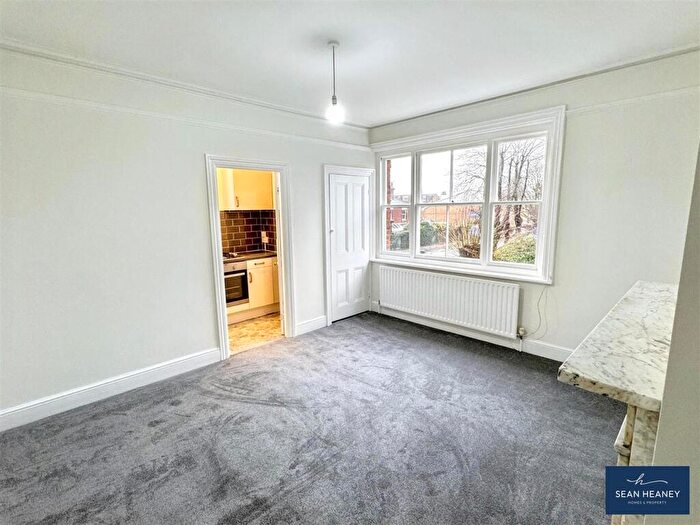 2 Bedroom Apartment For Sale In Salisbury Road, Barnet, EN5