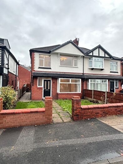 3 Bedroom Semi Detached House To Rent In Bury Old Road, Whitefield, M45