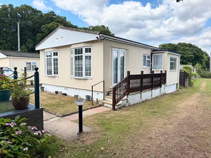 2 Bedroom Mobile Home For Sale In Church Farm Close, Dibden, Southampton, Hampshire, SO45