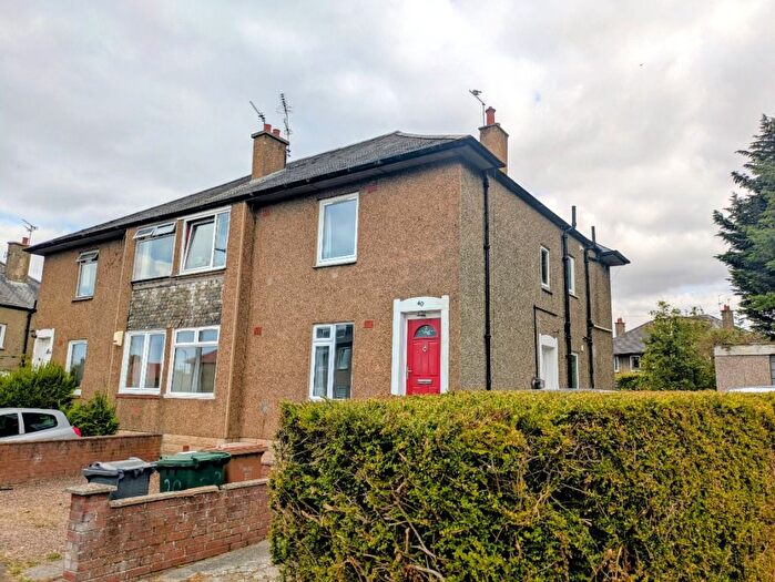 3 Bedroom Flat To Rent In Colinton Mains Crescent, Colinton Mains, Edinburgh, EH13