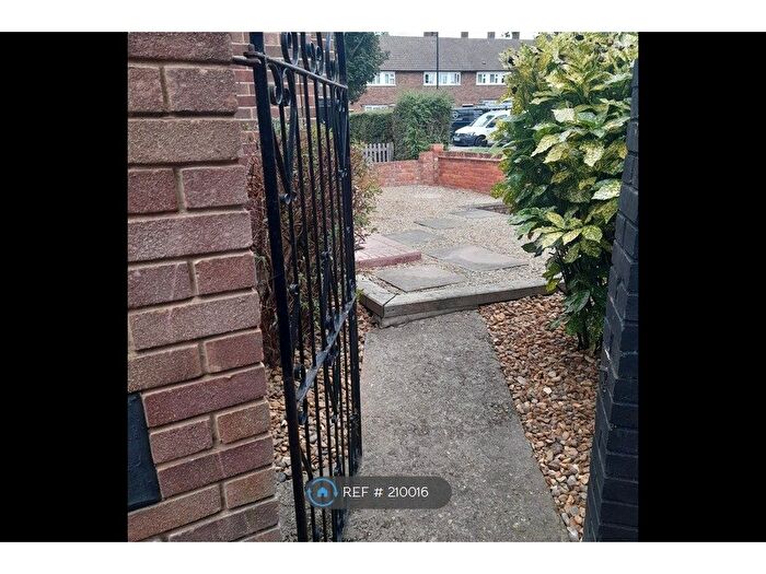 4 Bedroom End Terrace House To Rent In Flimwell Close, Bromley, BR1