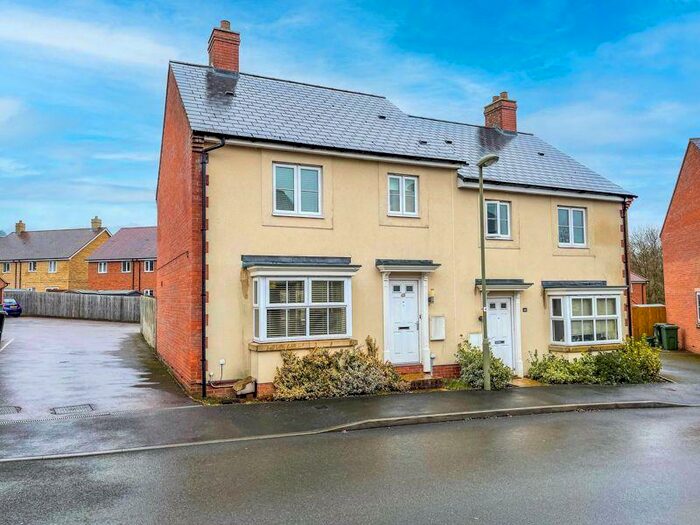 3 Bedroom Semi-Detached House To Rent In Russ Avenue, Faringdon, SN7