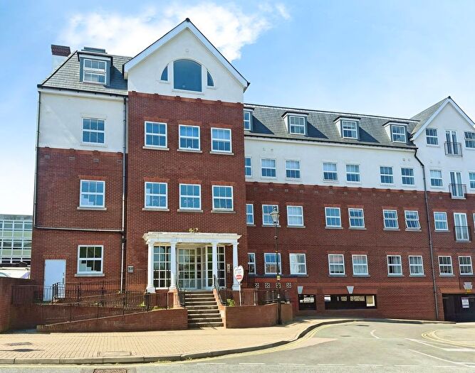 2 Bedroom Flat For Sale In Little Victoria Street, Basingstoke, Hampshire, RG21
