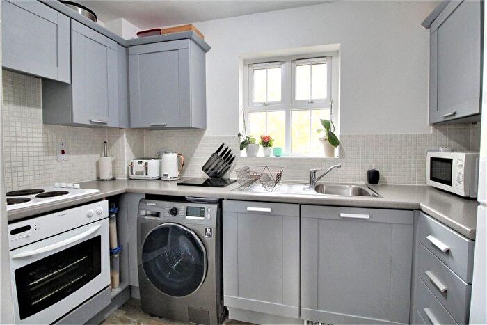 2 Bedroom Flat To Rent In Badger Way, Aldershot, Hampshire, GU12