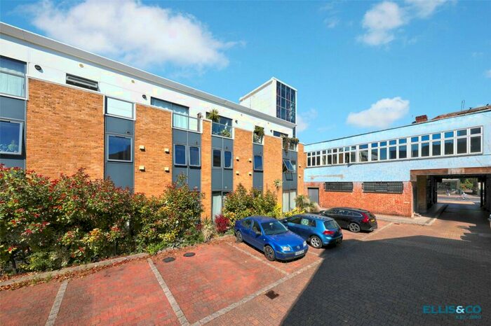 2 Bedroom Apartment To Rent In Vista Building, Bow Road, London, E3