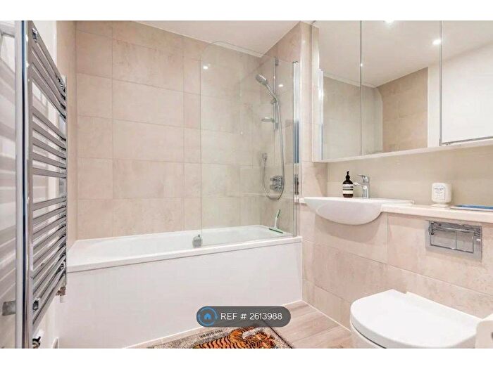 1 Bedroom Flat To Rent In Palladium Court, London, SW2