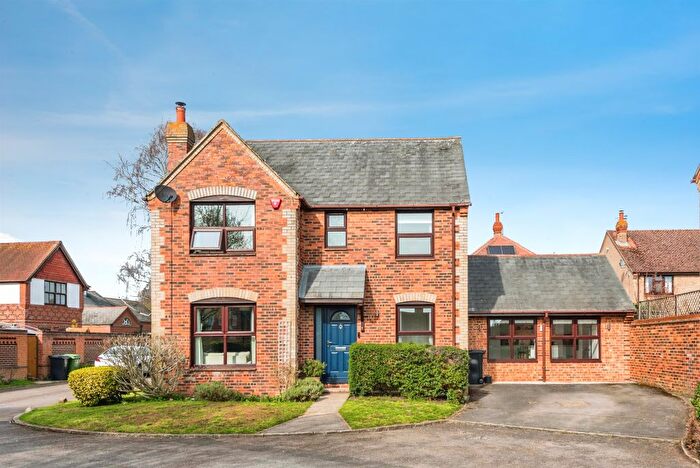 4 Bedroom Detached House For Sale In Mcmullan Close, Wallingford, OX10