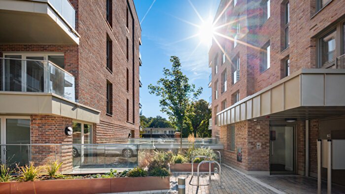 1 Bedroom Flat For Sale In Alton Road, London, SW15