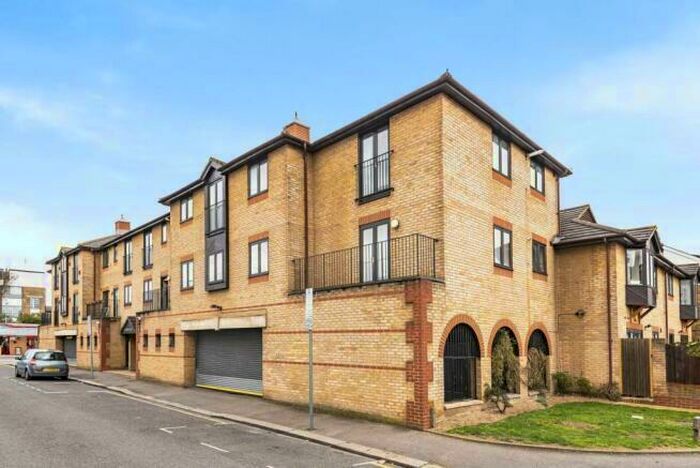 1 Bedroom Apartment To Rent In Hardman Road, Kingston Upon Thames, KT2