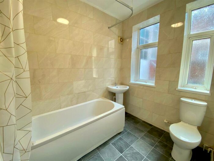 2 Bedroom Flat To Rent In Fern Dene Road, Bensham, Gateshead, NE8