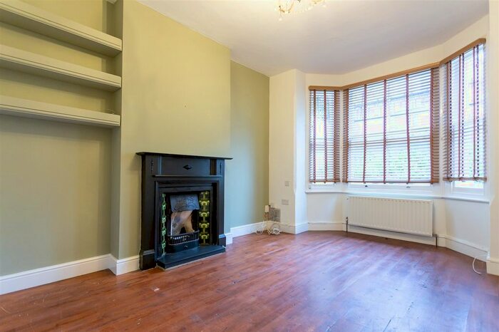 1 Bedroom Flat To Rent In Leysfield Road, London, W12