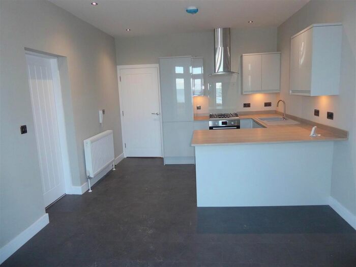 2 Bedroom Flat To Rent In Alexandra Road, Cleethorpes, DN35