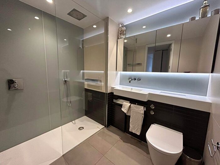 2 Bedroom Apartment To Rent In Circus Road West, Battersea Park, SW11