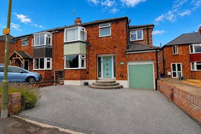 4 Bedroom Semi-Detached House For Sale In Mead Way, Fareham, Hampshire, PO16