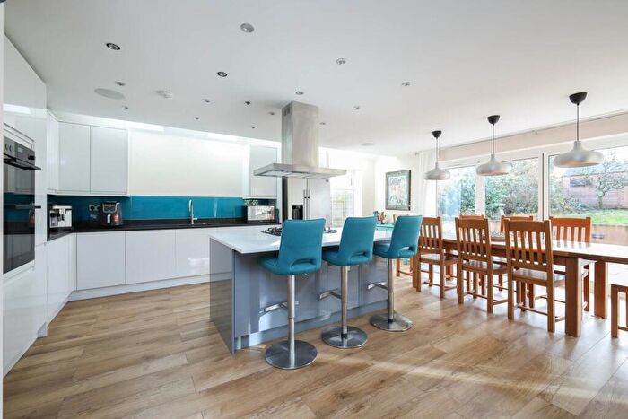 4 Bedroom Detached House For Sale In Smithbarn, Horsham, RH13