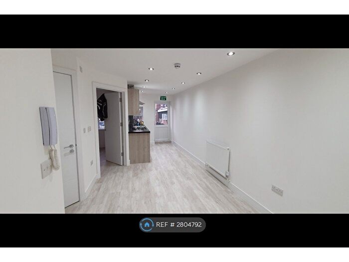 2 Bedroom Flat To Rent In Kentish Town Road, London, NW1